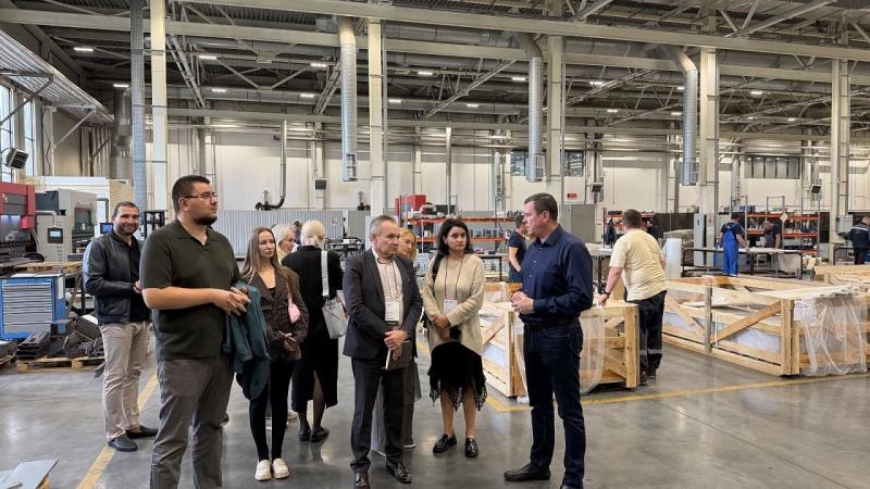 Два Андрея | упаковка | производство и продажа Два Андрея | упаковка | производство и продажа Продвигать ВАКАНСИЯ: р-н Филейка Ищем человека, который умеет говорить с людьми. Не впаривать. Не «дожимать». Просто нормально общаться.  Менеджер торгового зала